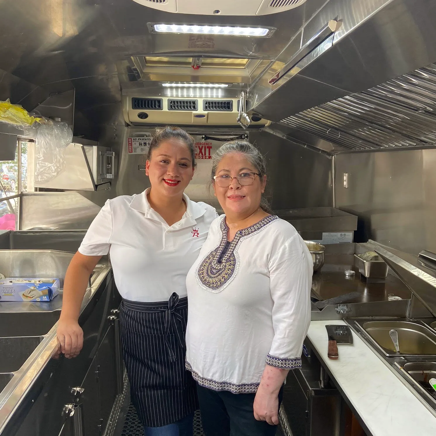 La Chinacata founders within the foodtruck.